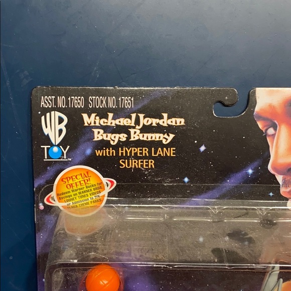 Michael Jordan Bugs Bunny - Picture 2 of 3